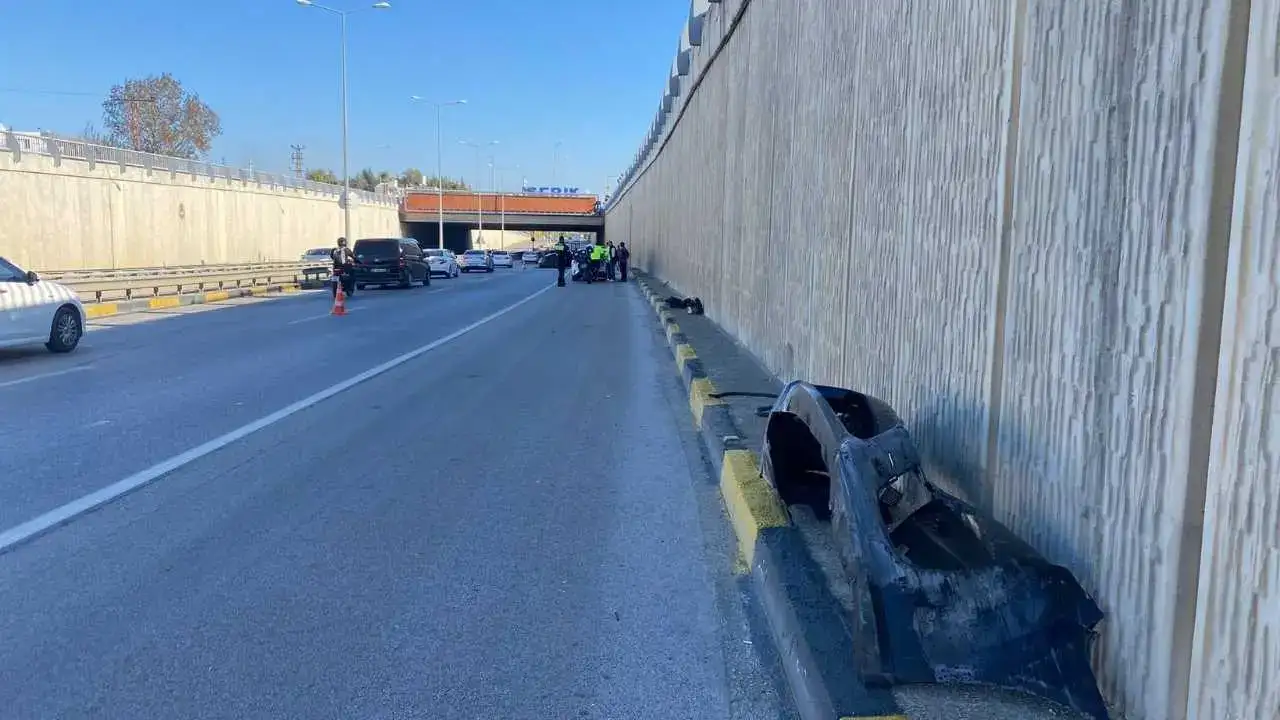 Serik’te Lüks Otomobil Hurdaya Döndü: Sürücü Ağır Yaralı! 1